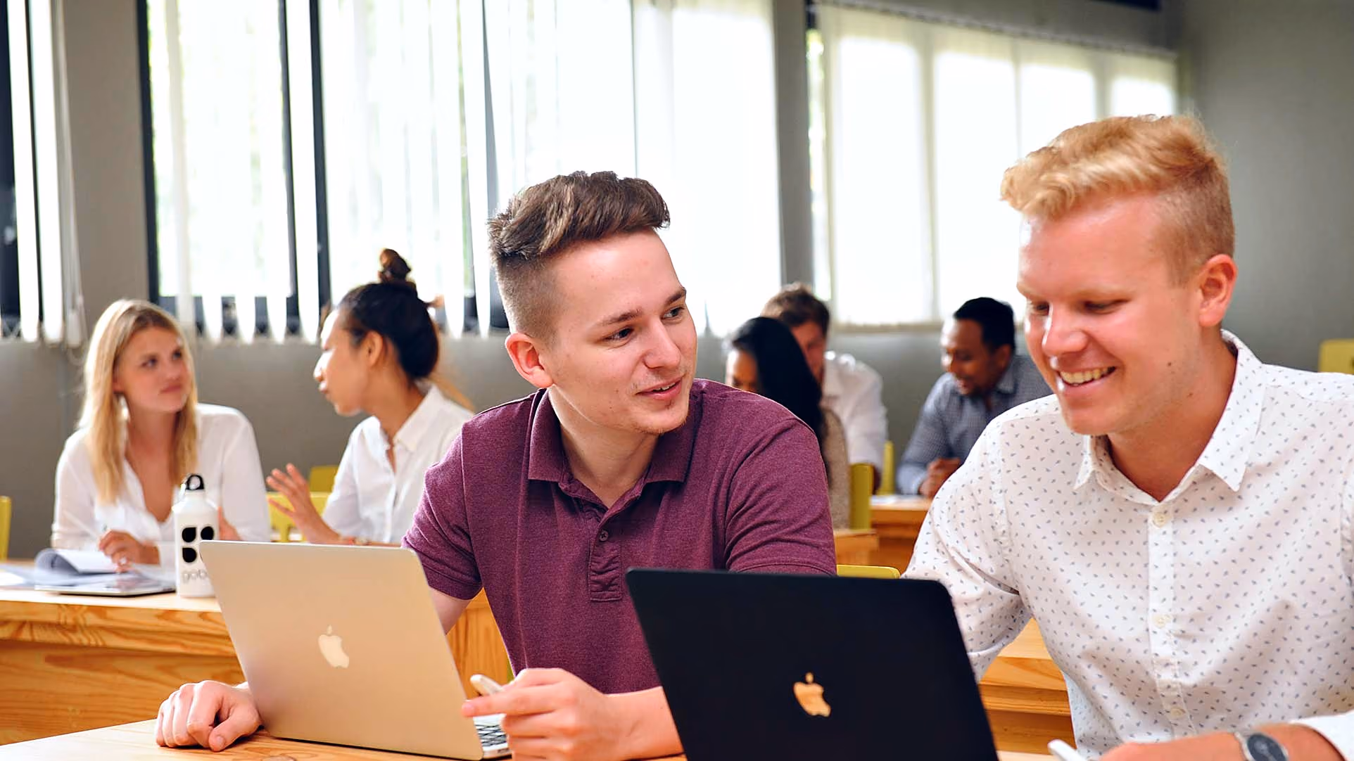 GoBali-Studierende im Unterricht im GoBali-Seminarraum der Udayana Universität, Bali