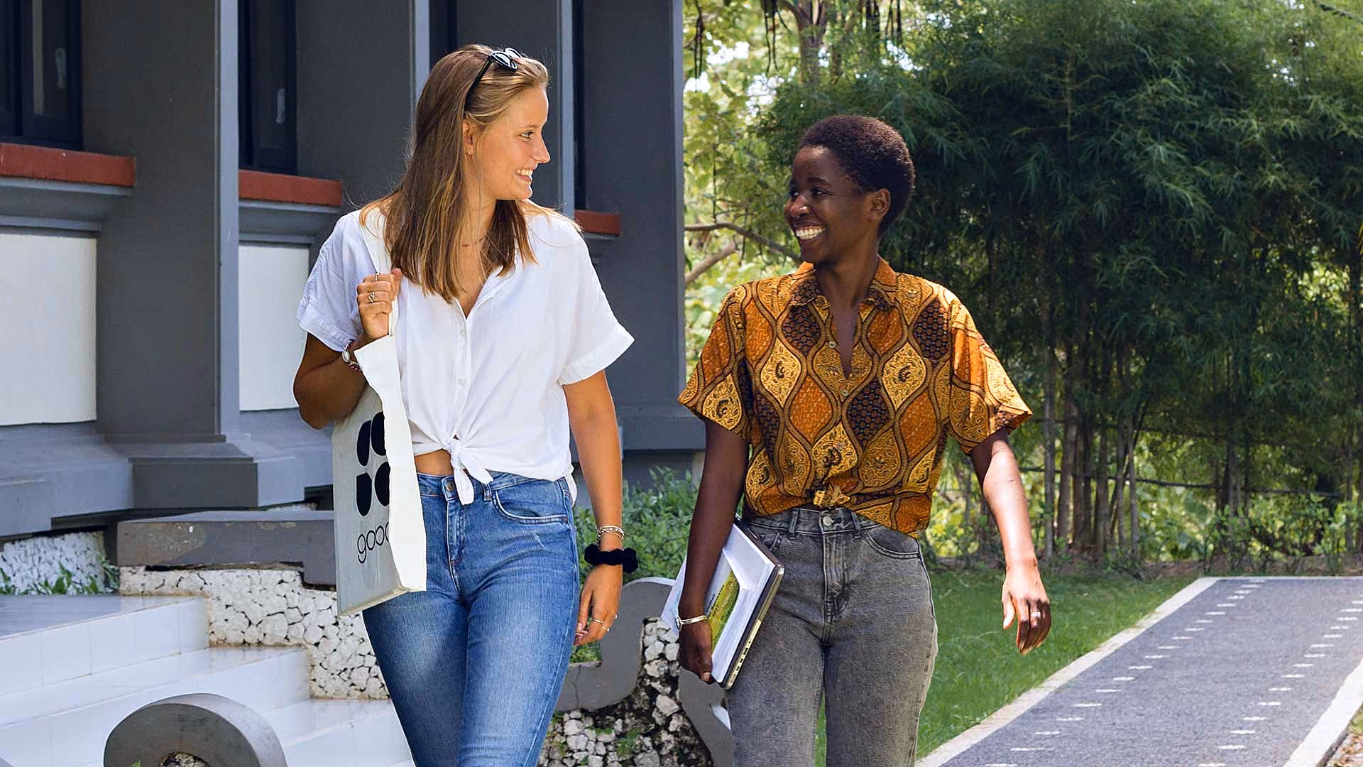 GoBali-studenter på det internasjonale campuset ved Udayana University, Bali